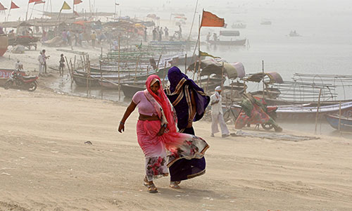 Una tormenta de polvo provoca más de un centenar de muertos en la India